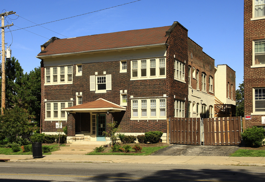 2821 Mayfield Rd in Cleveland, OH - Building Photo