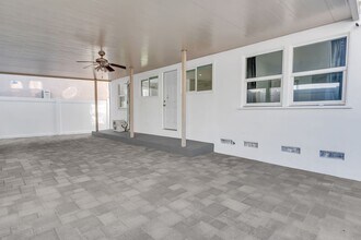 1155 W Exposition Blvd in Los Angeles, CA - Foto de edificio - Building Photo