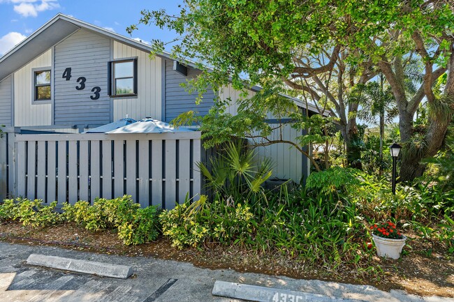 433 N Cypress Dr in Jupiter, FL - Building Photo - Building Photo