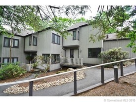 5 Talcott Ridge Rd, Unit D in Farmington, CT - Building Photo