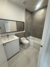 1091 E 17th St, Unit 202 in Hialeah, FL - Building Photo - Building Photo