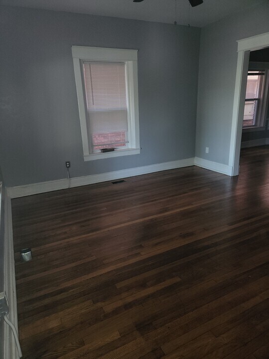 3916 Clark Ave, Unit 1st Level in Kansas City, MO - Foto de edificio