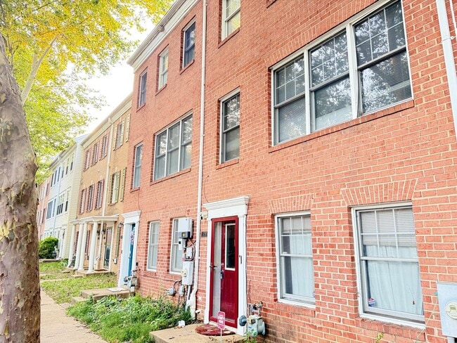 property at 866 Hr Dr SE