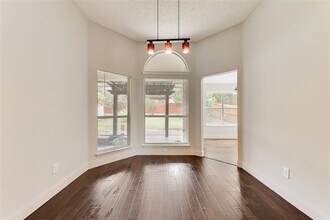 323 Crestview Dr in Arlington, TX - Building Photo - Building Photo
