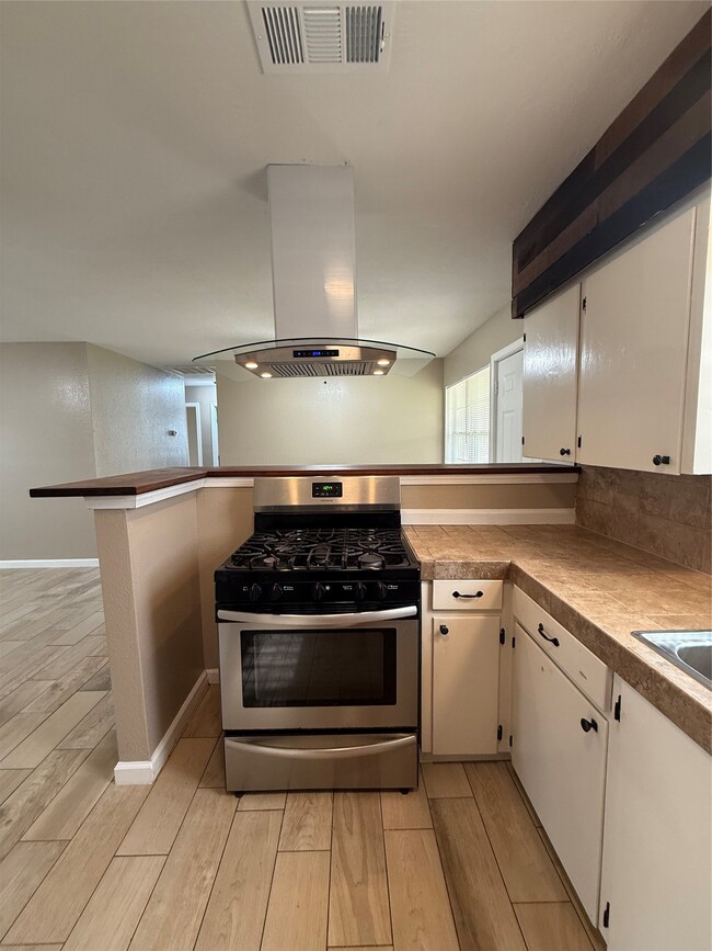 property at 7225 Hummingbird Ln