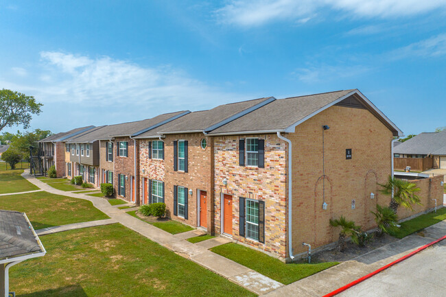 The Palms of Lake Jackson Apartments in Lake Jackson, TX - Foto de edificio - Building Photo