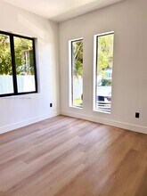 3371 NW 51st St in Miami, FL - Building Photo - Building Photo