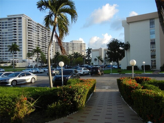801 Three Islands Boulevard in Hallandale Beach, FL - Building Photo - Building Photo