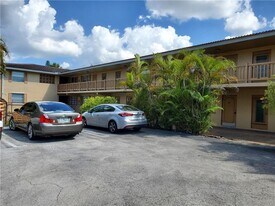 8704 NW 35th St, Unit 104 in Coral Springs, FL - Building Photo