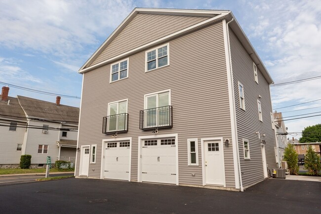 63 Bacon St in Waltham, MA - Building Photo - Building Photo