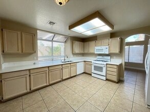9437 Sierra Summit Ave in Las Vegas, NV - Foto de edificio - Building Photo