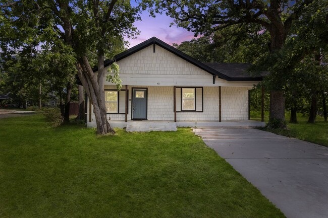 431 W Texas St in Denison, TX - Building Photo - Building Photo