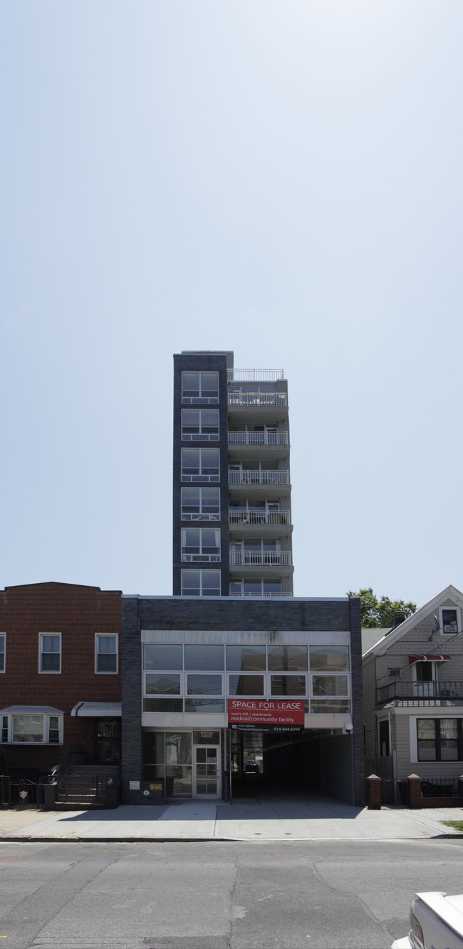 2515 Crescent St in Long Island City, NY - Building Photo - Building Photo