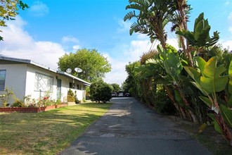 Costa Mesa Cottages in Costa Mesa, CA - Building Photo - Building Photo