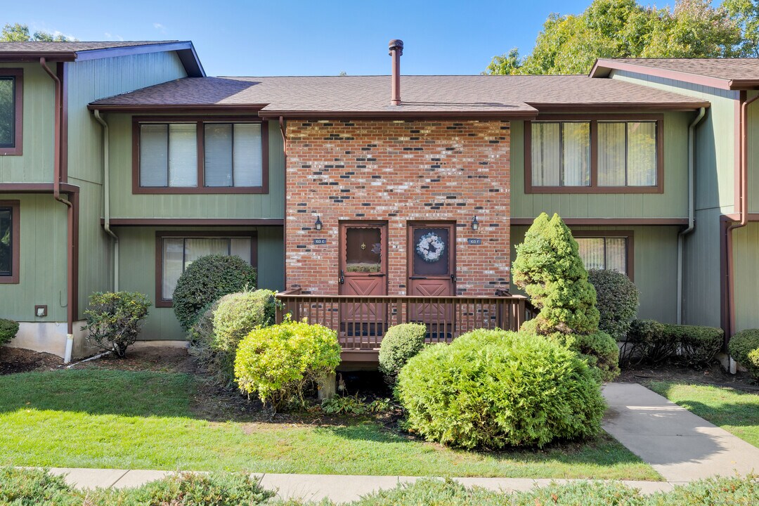 103 Cliffside Dr in Manchester, CT - Building Photo