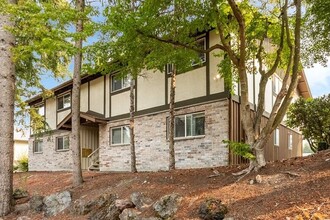 Hazelwood Terrace in Tacoma, WA - Foto de edificio - Building Photo