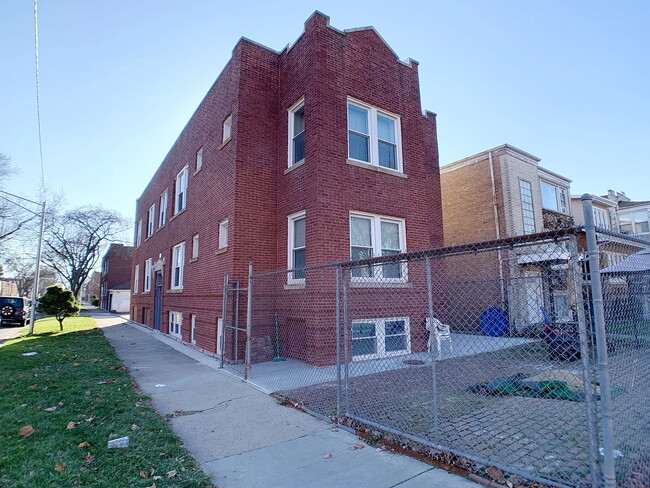 property at 2648 N Kildare Ave