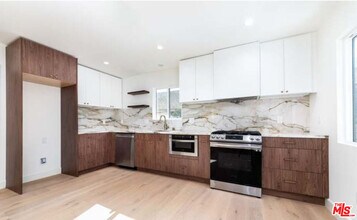 1330 Silver Lake Blvd in Los Angeles, CA - Building Photo - Building Photo