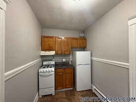 44 Estes St, Unit 6 in Lynn, MA - Building Photo