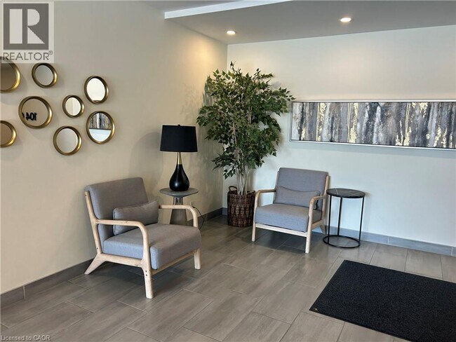 104 Garment St in Kitchener, ON - Building Photo - Building Photo