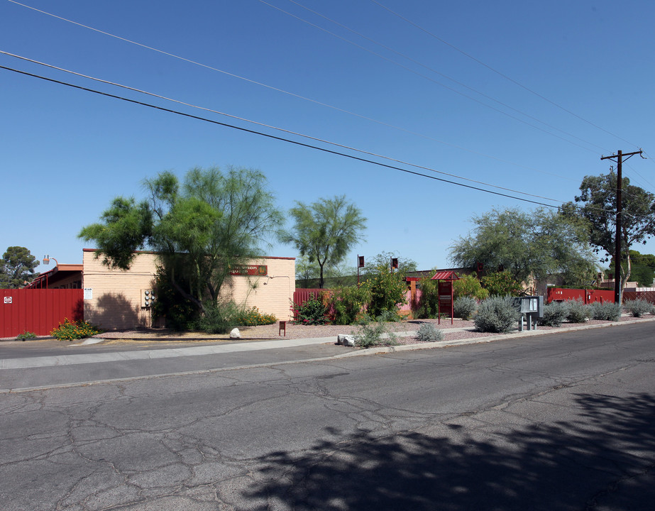 Cinnamon Square in Tucson, AZ - Building Photo