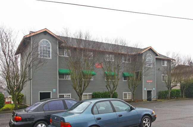 Madrona Apartments in Tacoma, WA - Foto de edificio - Building Photo