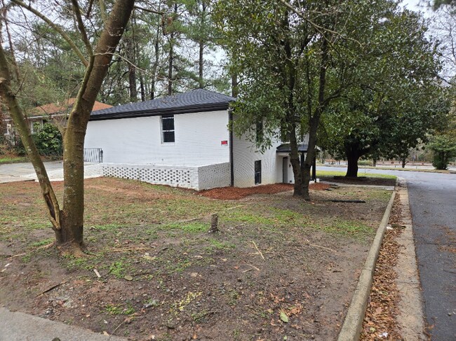 175 Holly Rd NW in Atlanta, GA - Foto de edificio - Building Photo