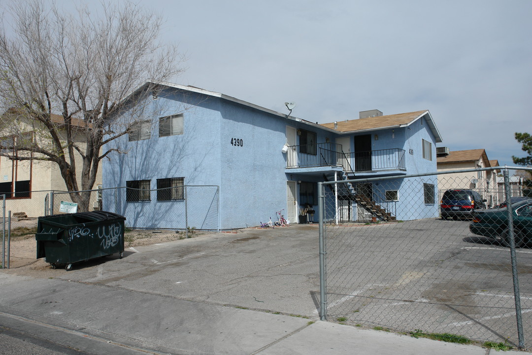 4390 E Twinview Cor in Las Vegas, NV - Building Photo