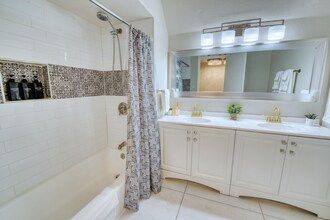 2659 E Vegas Valley Dr in Las Vegas, NV - Building Photo - Building Photo