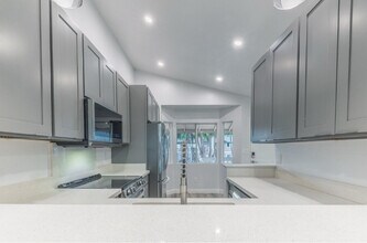 71 Waiaka Ln in Wailuku, HI - Foto de edificio - Building Photo