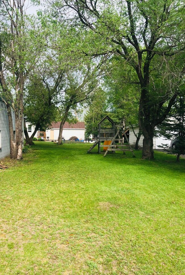 916 Park Ave in Cloquet, MN - Building Photo - Building Photo