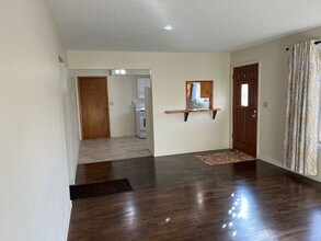 1650-1652 NW Vale Ct in Roseburg, OR - Building Photo - Building Photo