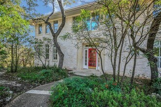 1 Hedge Ln in Austin, TX - Building Photo - Building Photo
