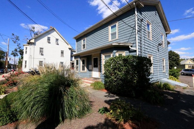 213 Beacon St, Unit 4 in Somerville, MA - Foto de edificio - Building Photo