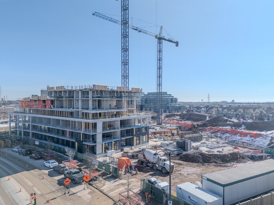 Realm Condos in Burlington, ON - Building Photo