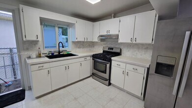 5911 SW 6th St in Miami, FL - Building Photo - Building Photo