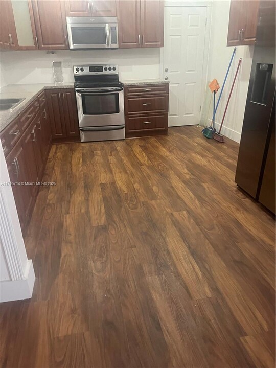 8398 W 14th Ave in Hialeah, FL - Building Photo