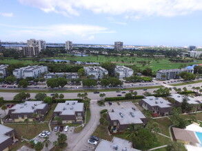 Woodstock Condominiums in West Palm Beach, FL - Building Photo - Building Photo