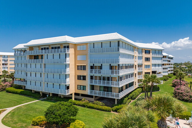 SILVER SANDS BEACH & RACQUET CLUB TWO CONDO in St Pete Beach, FL - Building Photo - Building Photo