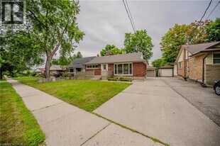 15 Edinburgh Rd in Kitchener, ON - Building Photo