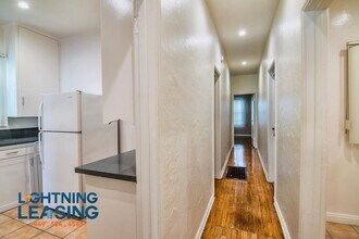 6114 1/2 Saturn St in Los Angeles, CA - Building Photo - Building Photo