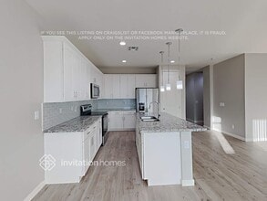 7319 S 23rd Dr in Phoenix, AZ - Foto de edificio - Building Photo