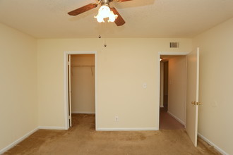 Hidden Lakes in Macon, GA - Building Photo - Interior Photo