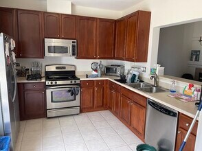 1040 N Claremont Dr in Palatine, IL - Building Photo - Building Photo