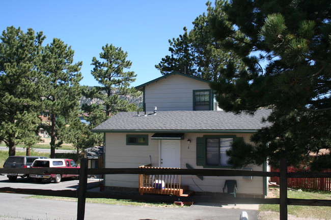 185-189/325 Virginia Ln in Estes Park, CO - Building Photo - Building Photo