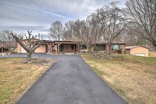 563 Hales Chapel Rd in Gray, TN - Building Photo