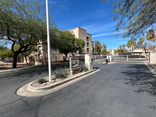 920 E Devonshire Ave in Phoenix, AZ - Building Photo - Building Photo