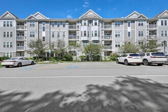 13 Morgan Dr, Unit 206 in Natick, MA - Building Photo - Building Photo