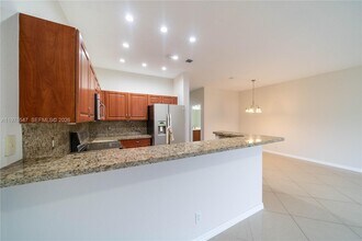 5327 SW 40th Ave in Fort Lauderdale, FL - Building Photo - Building Photo