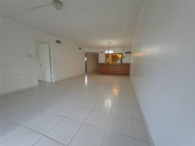 8940 S Hollybrook Blvd in Pembroke Pines, FL - Building Photo - Building Photo
